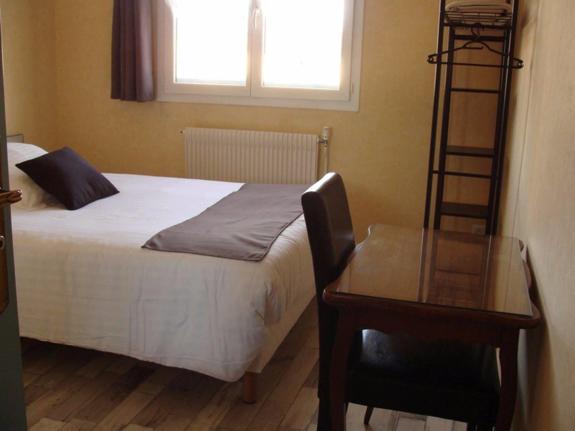 Hotel Le Flaubert Fougères Eksteriør billede