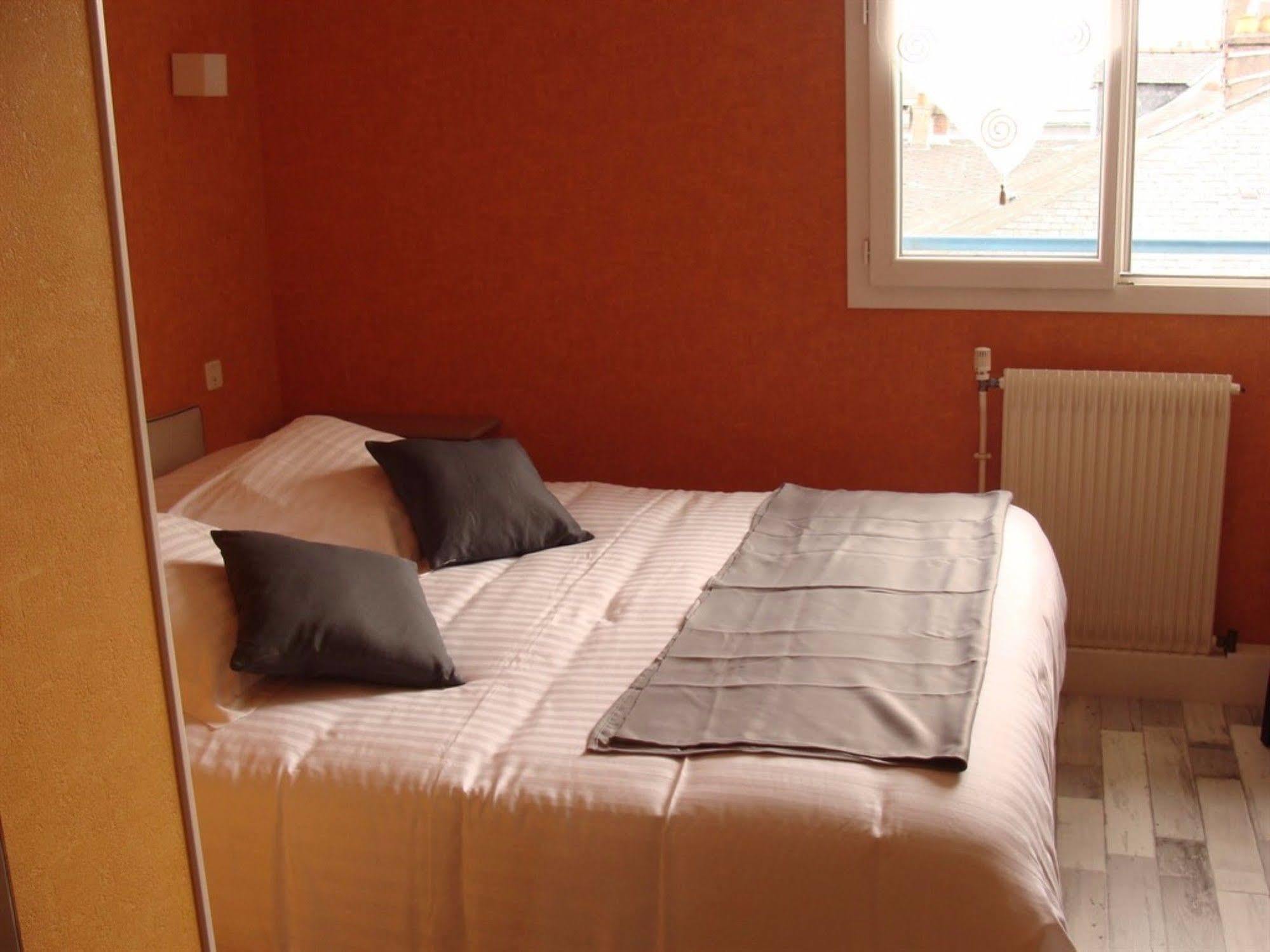 Hotel Le Flaubert Fougères Eksteriør billede