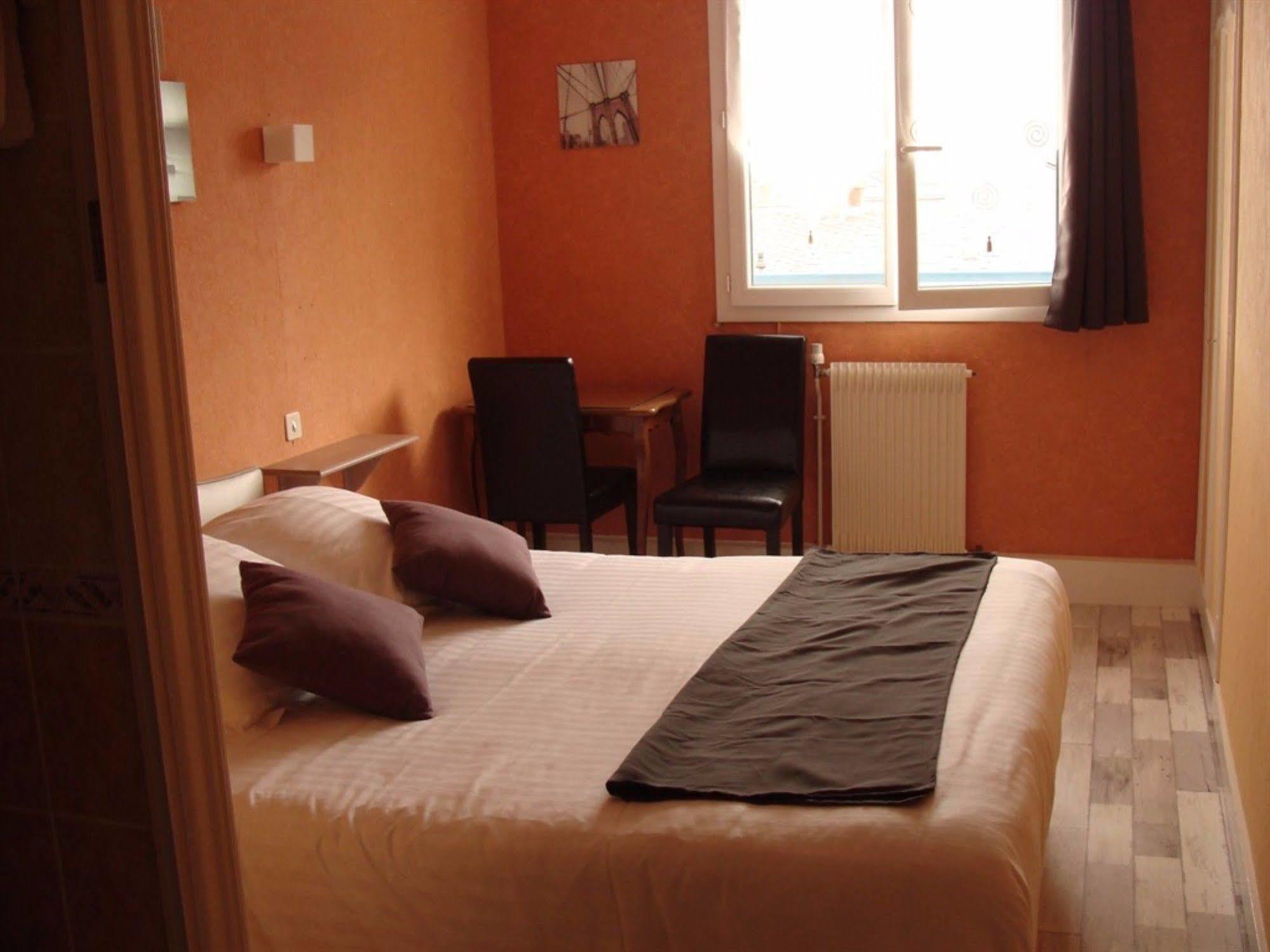 Hotel Le Flaubert Fougères Eksteriør billede