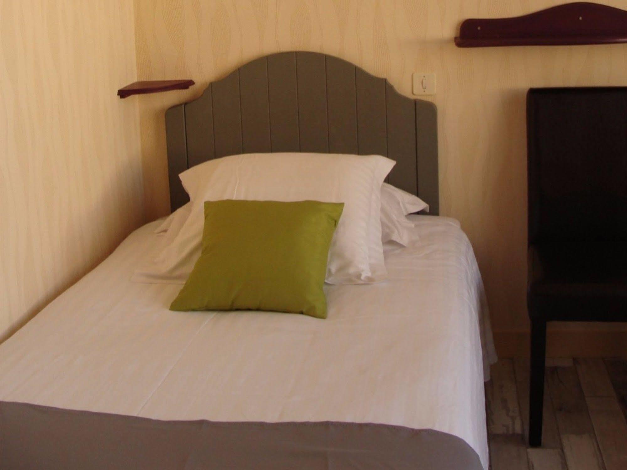 Hotel Le Flaubert Fougères Eksteriør billede
