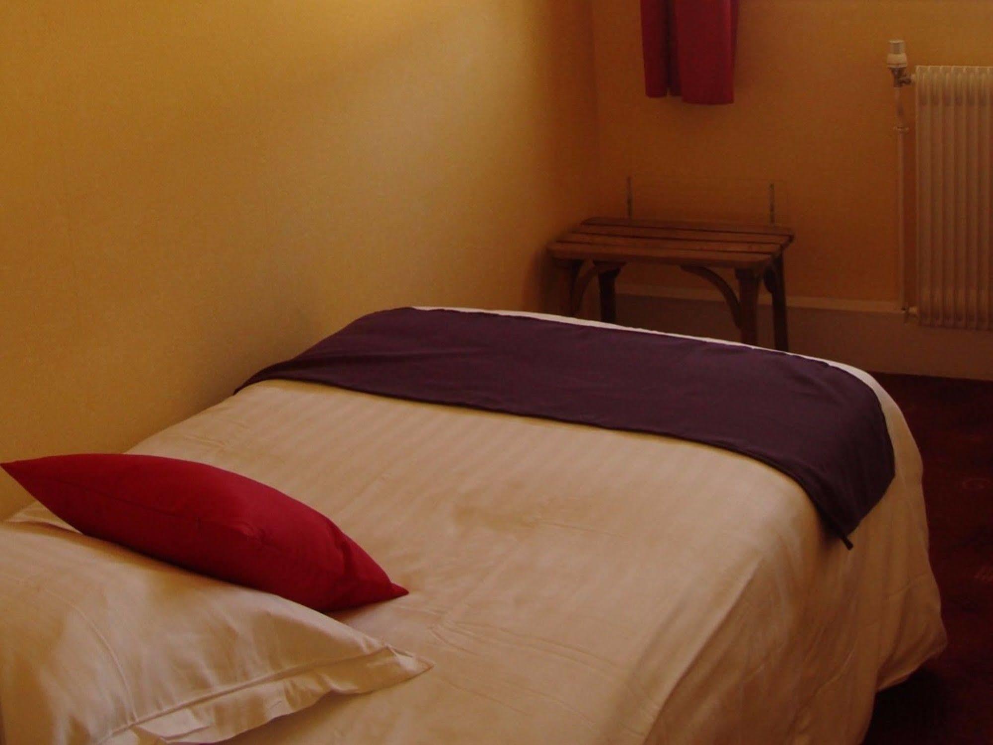 Hotel Le Flaubert Fougères Eksteriør billede